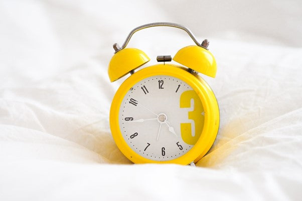 How The Clocks Going Back Gives Our Body Clock Jet Lag & Affects Our Sleep